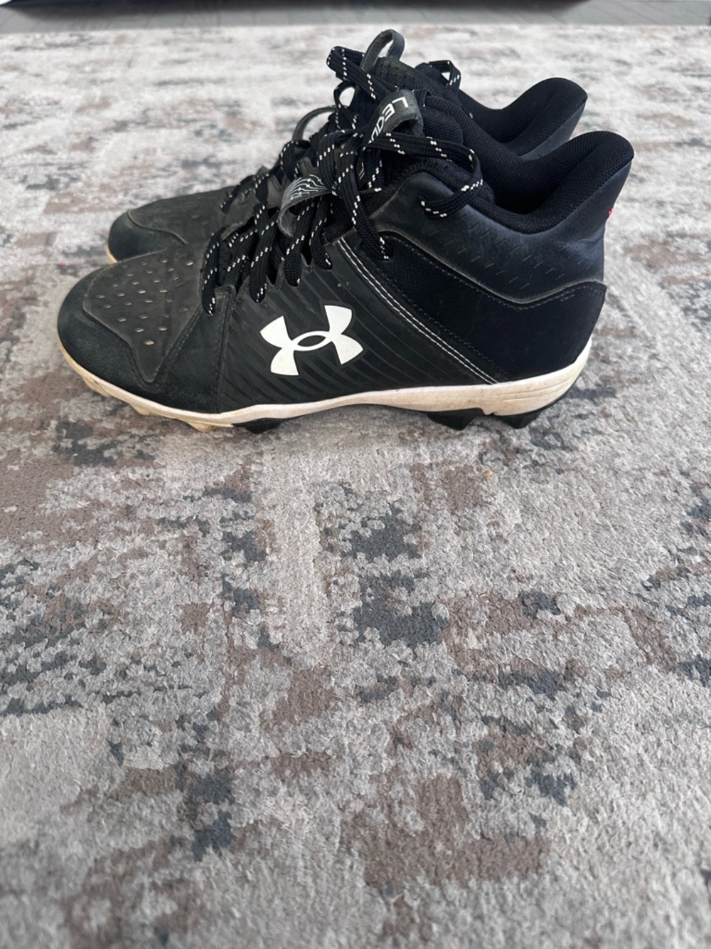 Boys under armour baseball cleats black